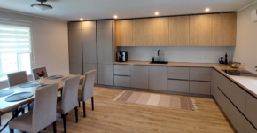 Standardköök või eritellimusel köök? Miks eelistada nutikat standardlahendust